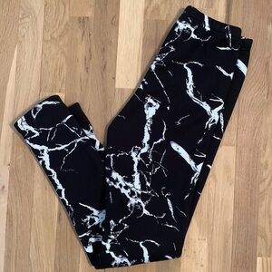 Just Cozy Fur Lined Pull-On Leggings Marble Pattern Black/White Women’s M/L
